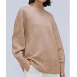 Everlane size medium cozy sweater in beige